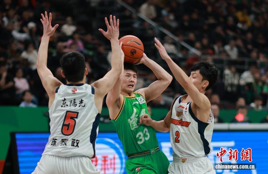 关于赛后突围战来临，辽宁本钢围绕CBA常规赛防线松动，底气十足，数据趋势出现新变化的信息-爱游戏平台